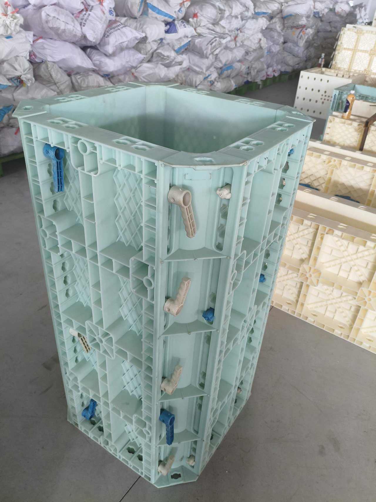 Adjustable plastic square column formwork mould